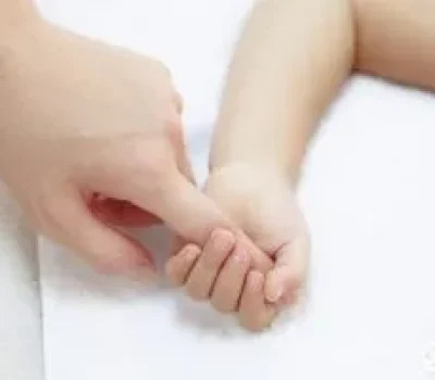 移植后排卵试纸变深变浅都别急着下结论，真正要看的是血值